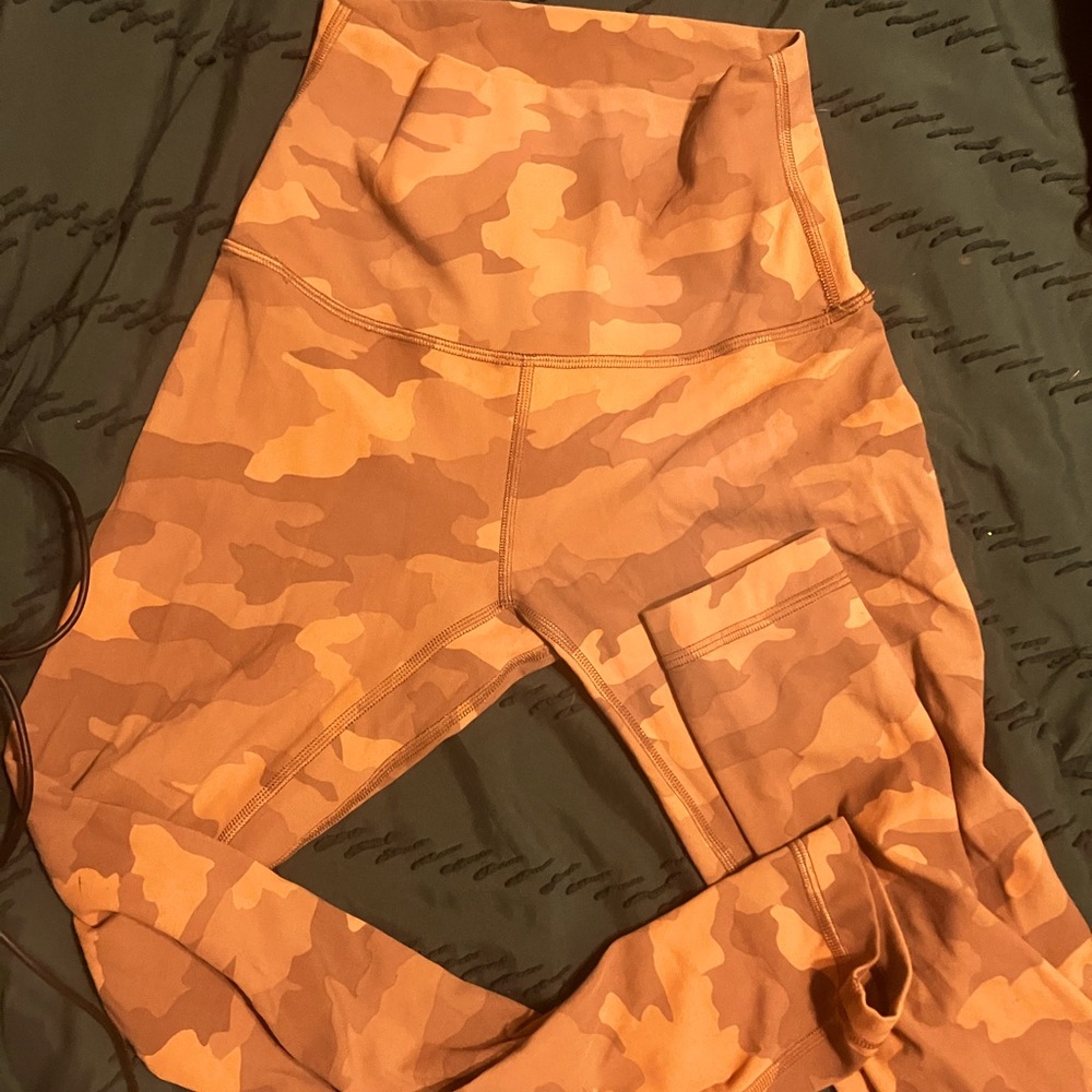 COPY - Lululemon army print leggings